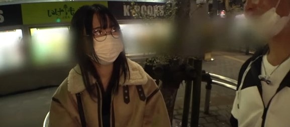 【JDナンパ】黒髪で眼鏡を掛けた素朴なJDをナンパして、ホテルで脱がしてバックから激しくパコパコする！