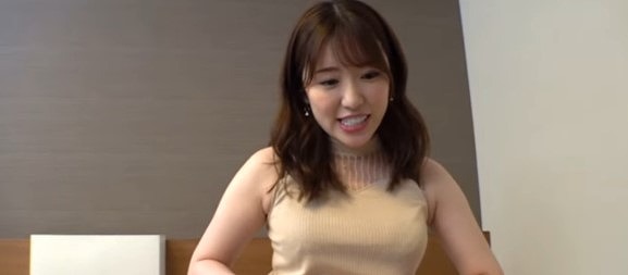 【巨乳でセクシーなお姉さんとセックス】巨乳でセクシーなお姉さんが、イヤらしく舌を絡めあいながらセックスをする！