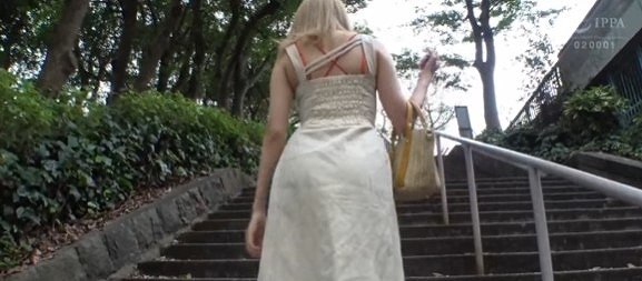 【いろはちゃん】プリっとした口唇でチンポに喰らいつき亀頭を自ら喉奥にぶち当てる激イラマを繰り広げ舌上で受け止める歯科助手