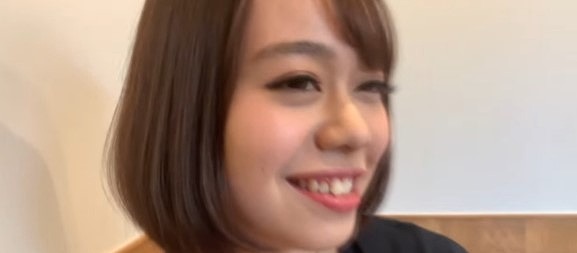 【美人富豪夫人】金持ちの道楽は底なし。セフレもいるけど出演。若い男大好きがよくわかる。フェラ、手マン。騎乗位→側位