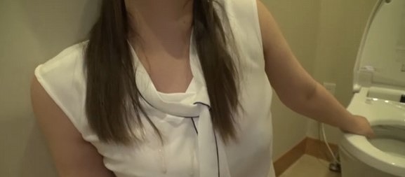 【着衣バスタブ】衣服をきたままさながらにしてバスタブへとおしこまれるかわいそうなオフィスレディアスさんがこちら