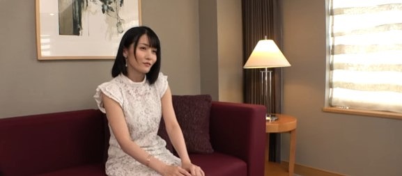 【三十路美人人妻】大人だからこその可愛さが滲み出る雰囲気。ボディスーツ、フェラ、クンニ、オモチャ、立位→バッグ