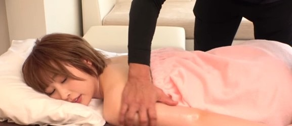 【美人JD】美意識の高いJDがオイルマッサージを受けたら媚薬を使う性感マッサージ！　イキ狂い。クンニ、フェラ。正常位。