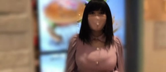 【爆乳の女の子と濃厚セックス】色白で超爆乳の女の子が、ホテルで激しい腰つきでチンコを突かれて感じちゃう！