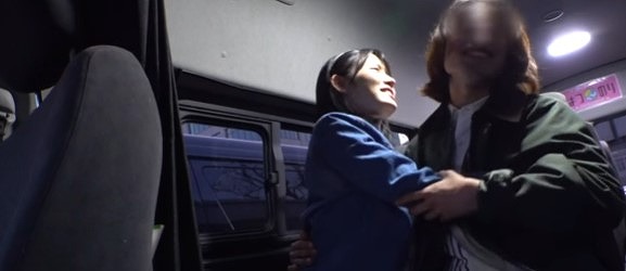 【童貞君を癒すAV女優】黒髪で清楚な某女優にそっくりなお姉さんが、童貞君のチンコに笑顔で跨って気持ちよくしちゃう！