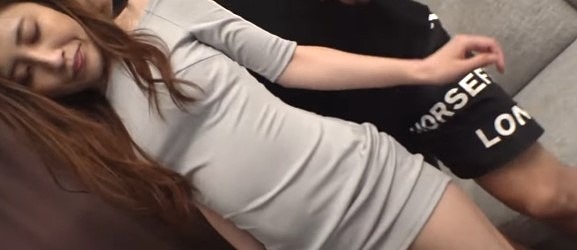 【セクシーなヤリマンと濃厚セックス】スレンダーボディーでセクシーなヤリマンのお姉さんが、激しい腰つきでヤル！