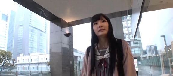 【クールなお姉さんと濃厚セックス】黒髪で色白のスリムボディーなお姉さんが、パイパンのワレメに挿入されて感じる！