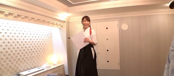 【素人ナンパ】街でナンパした黒髪でノリの良い女の子をホテルに連れ込んで、Tバックのお尻にいたずらをしてハメる！