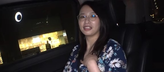 【淫乱な眼鏡女子と濃厚セックス】セクシーランジェリーを着た巨乳で淫乱な眼鏡女子と、激しいセックスで感じ合う！