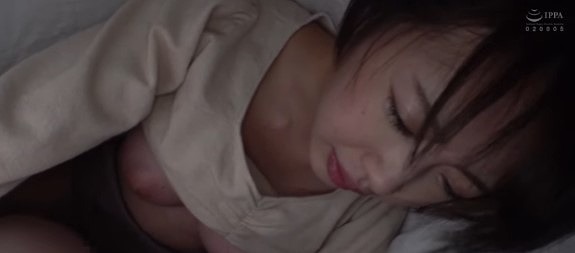【NTRセックスで興奮する奥様】酔いつぶれた旦那の真横で、会社の同僚に押し倒されて、激しく犯されちゃう！