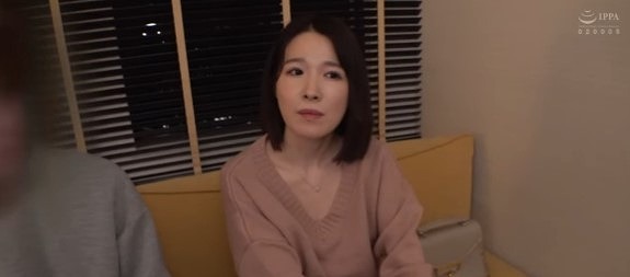 【素人妻の授乳プレイ】化粧っ気のない奥様は脱いだら美乳の持ち主。オッパイ吸わせて童貞リラックスさせる筆下ろしにフルボッキ