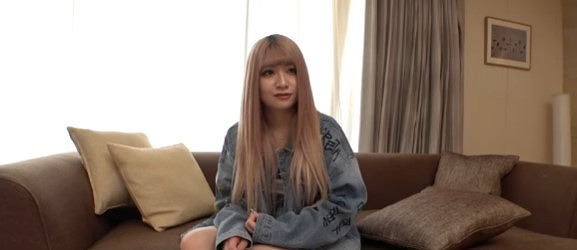 【金髪白ギャル】令和には希少な正統派ギャル。男優のセックスに痴態をさらす。手マン、フェラら、正常位→バッグ