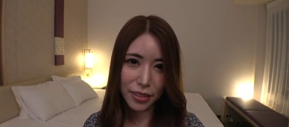 【じらし痴女ご奉仕セックス】エロイわいぱいをあけっぴろげにしているレイディアスさんが美乳をむきだしにしているので