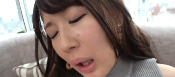 【はめせく看護師さん】エロいボディアスを開けっ広げにしているむちむち看護師さんのうなじキスわいぱいをまさぐります