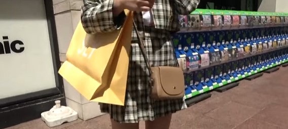 【立派な保母さんになるため赤ちゃんとしてお世話される】恥ずかしがる彼女の股間をまさぐり後背位から犯しまくる【おしゃぶり】