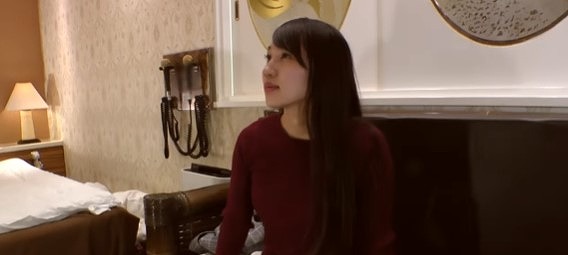 【かほ】興奮が高まりチンポを欲しがると、味わう様なねっとりフェラ後は望み通りチンポを挿入！何度も膣奥まで突いて膣中に放出