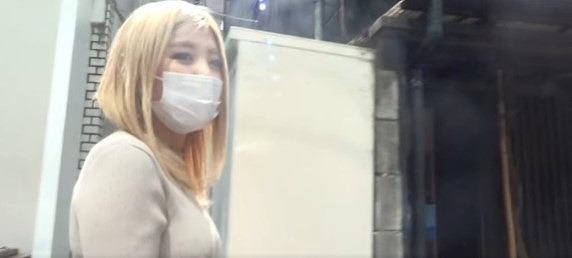 【ムッチリ肉感娘】金髪のグラマー娘を全裸にしてフェラさせた後はマスクしたままで正常位→バック→騎乗位で適度な肉揺れに興奮