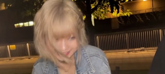 【まな】徹底的にマゾ性癖を刺激する企画モノ。乳首舐めからのフェラを命じられ素直に応じ、巨根に跨がりスパイダー騎乗位を披露