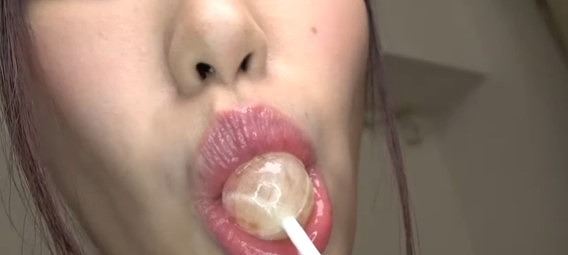 【不謹慎現役女子大学生さん】エロイボディアスを開けっぴろげにしている現役女子大学生さんの足のうらまでご満悦状態
