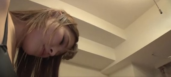 【ドエス女性】エロイグラマラスボディアスのギャルさんのご自宅へとあがりこむと豹変してぼくの股間をせめたてられました