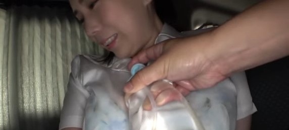 【爆揺れ天然系カップ】幸うすそうな新人社員オフィスレディさんを脱衣させるとそらみたことかえろい爆乳おっぱいをお披露目