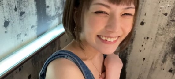 【神乳ギャルアス】淫猥なショートパンツ姿のレイデイアスさんがたそがれているのでナンパしてホテインセックスすると