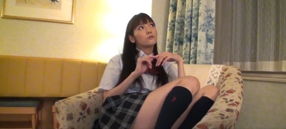 【れい】意外に素直でカメラが回ればあざと可愛い表情を見せる激カワな女子校生♡結構エロくて卒業したら直ぐにプロになれる逸材