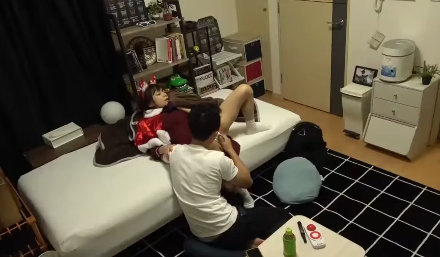 【みお】乳首ビンビンにしながらイケメンのチンポでイキまくり♪小さなカラダを震わせ夢中でエッチを楽しむ女子大生は最高の一言