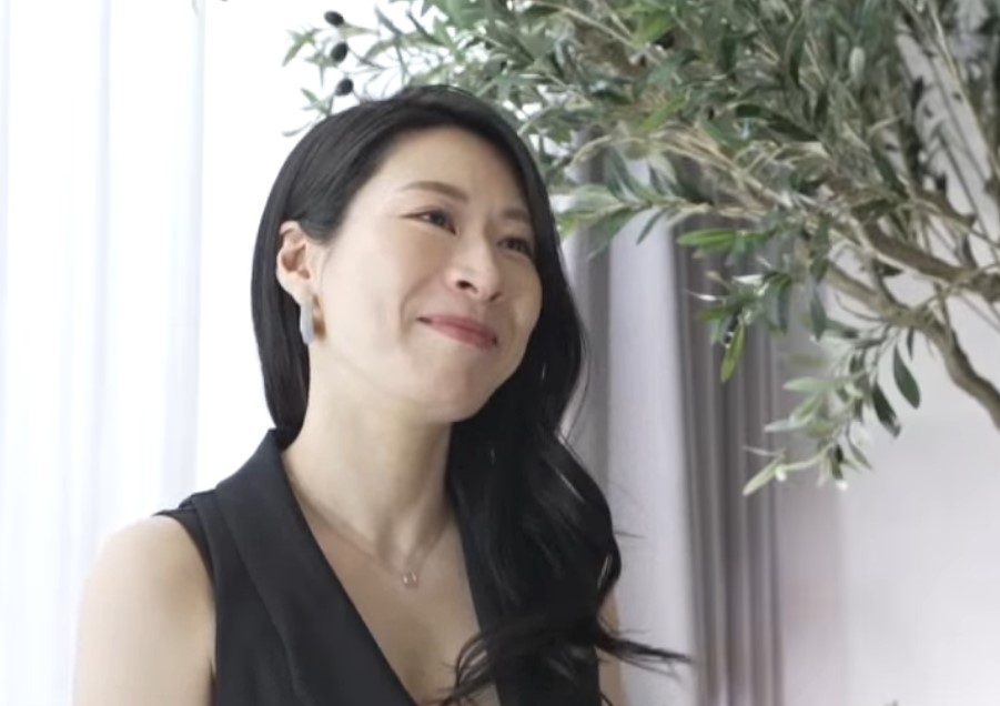 【銀座の女はHも凄い】黒髪長髪の高級クラブママは熟女ながらボディもゴージャスｗしっとり系フェラからスイング騎乗位で喘ぐ