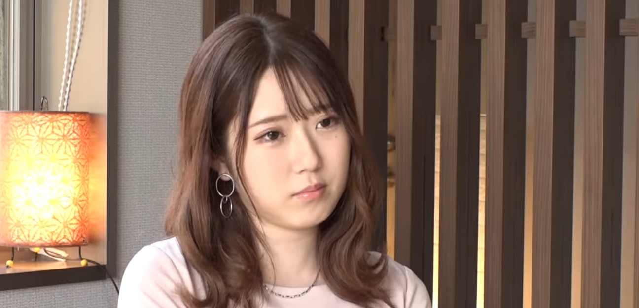 【ちょっと太めのカワイイ娘が極太の巨根を喉奥まで咥える】「ああ、イッチャウ」騎乗位で最高の快感→黒下着の間から挿入