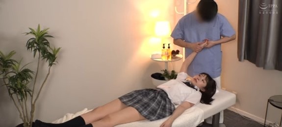 【はめたおしマッサージ】制服姿の女子高校生さんのわいじりがぼくをむらむらさせるので精子をぬりこんでひわまんをまさぐり