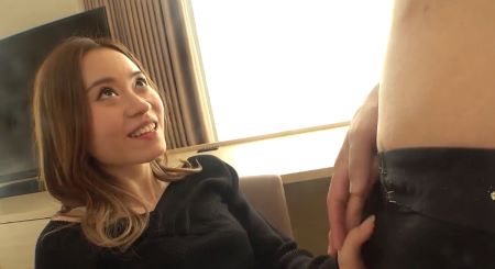 【痴女妻参上】亜麻色ヘアのスレンダー美容師は人妻！チンポ見るなり目の色変えしゃぶりだすｗ男の上に乗ると焦らすような腰使いｗ