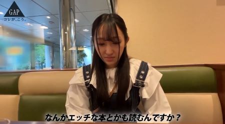 【肉棒は友達】人見知りで無口なJDはH開始で豹変！クンニや指マンでほぐれると玉吸いフェラ炸裂させ正常位と対面座位でよがり泣く