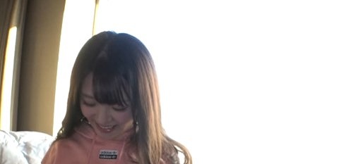 【愛須みのん】大きさ＆形も丁度良い掌サイズの美乳！主張する乳首を弄ると敏感に反応してイケメンが愛撫すればエロモードに突入