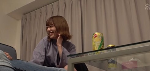 【有村のぞみ】エッチしたかったのか甘美な声を出してイキまくり！ベッドがびしょ濡れになる程の潮を撒き散らすガールズバー店員