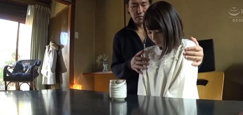 【乙都さきの】遠隔ローターを仕込まれ外出すると高まる羞恥心！気持ち良くなり「ご褒美に白いザーメンが欲しいです～」と、懇願