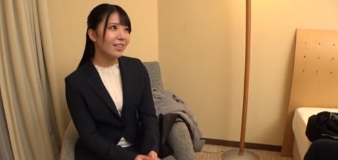 【森下まりこ】頑張ってる男性を見ると母性本能が自然と疼く女子社員。池田径とアキバ近くのホテルで冷えたカラダを暖め合う性交