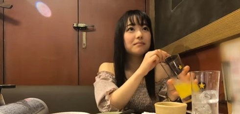 【宮沢ちはる】カフェで働いてる時とは全く違う表情で魅せる清楚系のドマゾ隠れ変態娘はスパンキングセックス＆喉奥イラマが好物