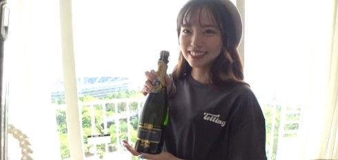 【まな】女子大生に「映えスポットに案内します」と、ホテルに連れ込みプロ男優のテクを見せつければ酔しれ彼氏に内緒の浮気性交