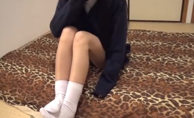 ＜女子中〇生とセックス・援助交際＞「あぁん♡やばぁ～い！」変態ち〇ぽをじゅぽじゅぽしておマ〇コ発情中です！