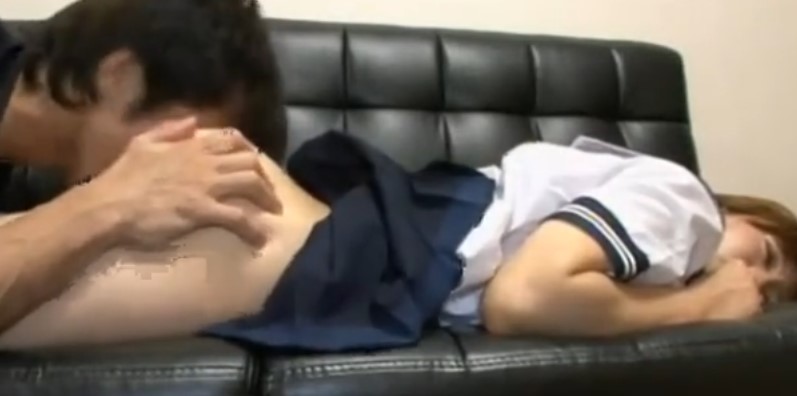 ＜女子高生昏睡レイプ＞はぁはぁ！こりゃたまらん・・寝てるのをいいことに鬼畜がエロイ体ｊｋを貪るヤバ動画