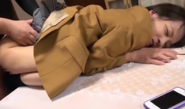 ＜激カワ美少女がキモメンに犯される映像流出＞めちゃシコ確定・・「いやぁやめて～（泣）はやくおわってよ！」