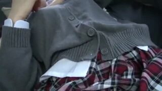 【自ら車に乗り込み仰向きで寝て犯されることを求める淫乱美少女！】イマドキの制服美少女女子高生が都内の車内でカーセックス！