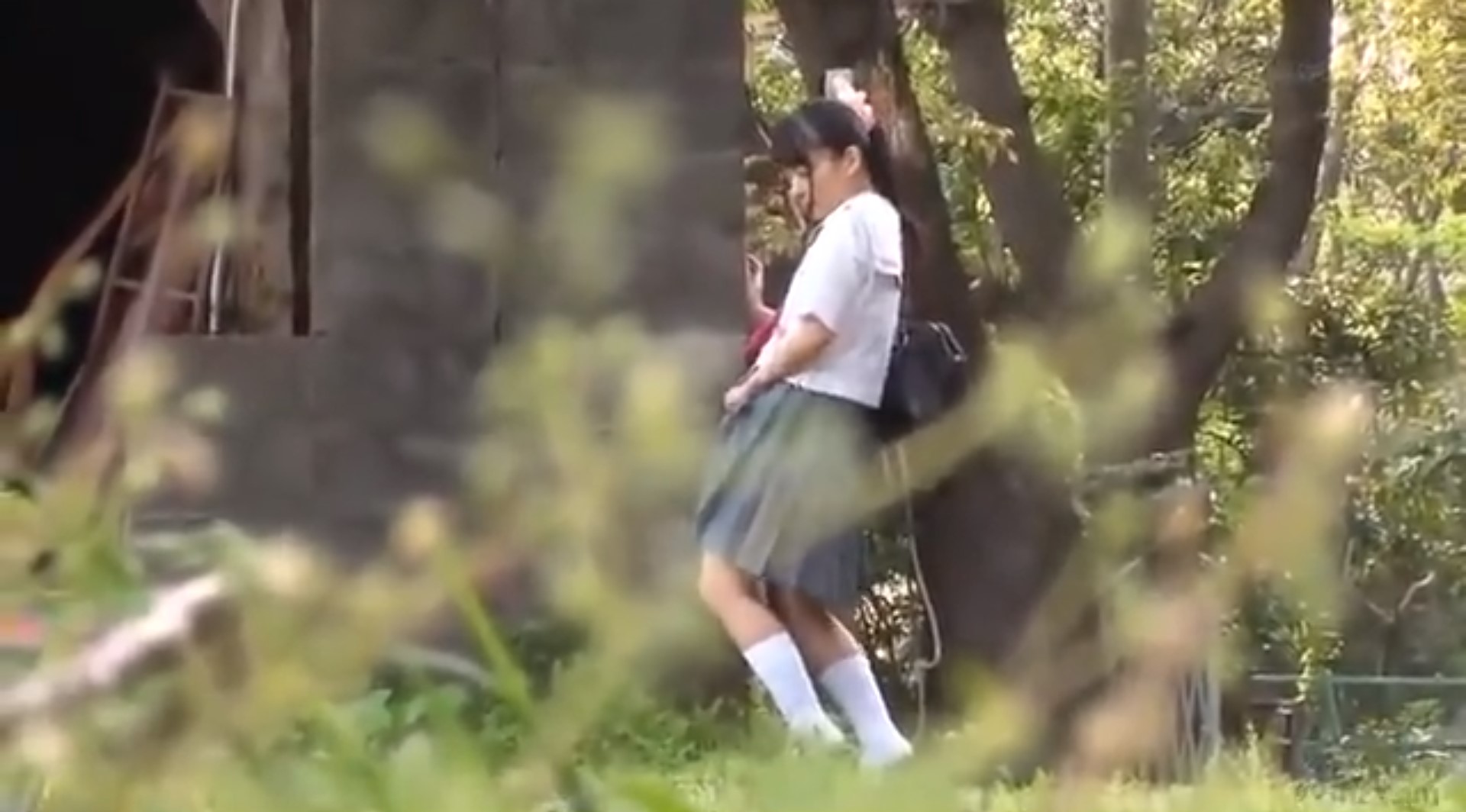 【媚薬で侵された美少女！野外だけど我慢できずオナニー始めます！】制服美少女女子高生に媚薬投与！野外でハメ倒す中出しH！