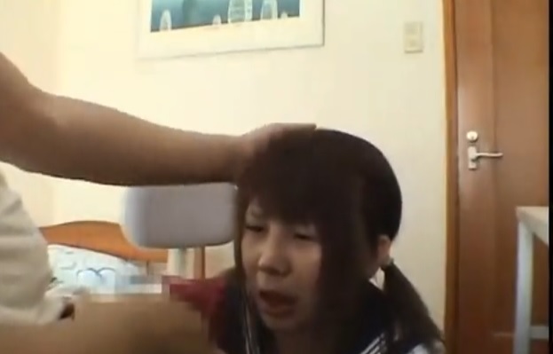 【お兄ちゃんに無理矢理チンポを咥えさせられハメられるセーラー服の妹！】制服美少女女子高生が兄の性欲処理オナホペットに！