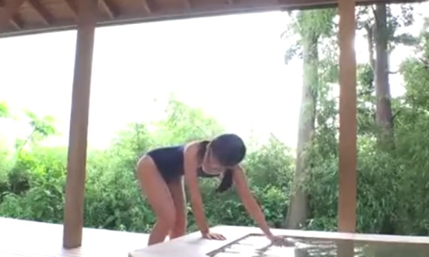 【スク水着て貸切温泉でお兄ちゃんとイチャイチャしちゃう美少女！】スレンダー美乳な妹と親の目を離れて近親相姦します！