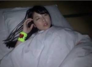 【睡眠中の妹を襲い夜這いレイプする変態クズ兄貴！】童顔で可愛い神ロリ美少女女子中学生の寝込みを襲う鬼畜強姦！