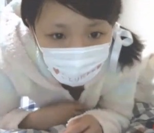 【マスク越しでもわかる神ルックスを持つ美少女が小遣い稼ぎがてらライブチャット！】童顔色白美少女JCのエロ過ぎエロイプ！