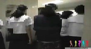【盗撮！激写！可愛らしい女子中学生たちの授業の合間のおしっこ大量放尿！】制服女子中学生の公衆トイレ集団放尿を隠し撮り！