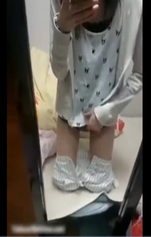 【可愛らしい女子中学生が最近買ったばかりの大人のおもちゃを使って慣れないオナニー！】S級女子中学生の初々しいエロイプ！